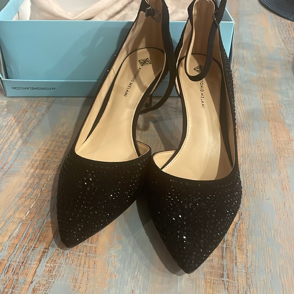 Elegant Black Women's Heels - Picture 2 of 6
